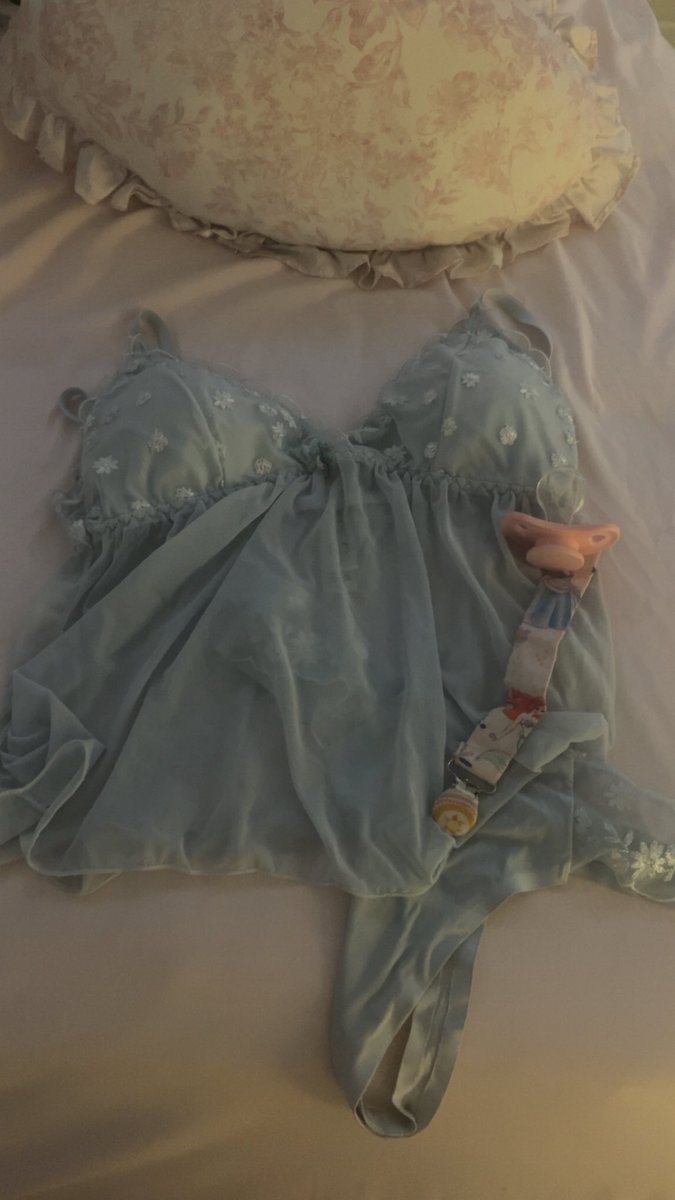 thelittlest's tweet photo. My jammies that make me feel like a princess #ddlg #littlegirl https://t.co/3UF38LiG4k