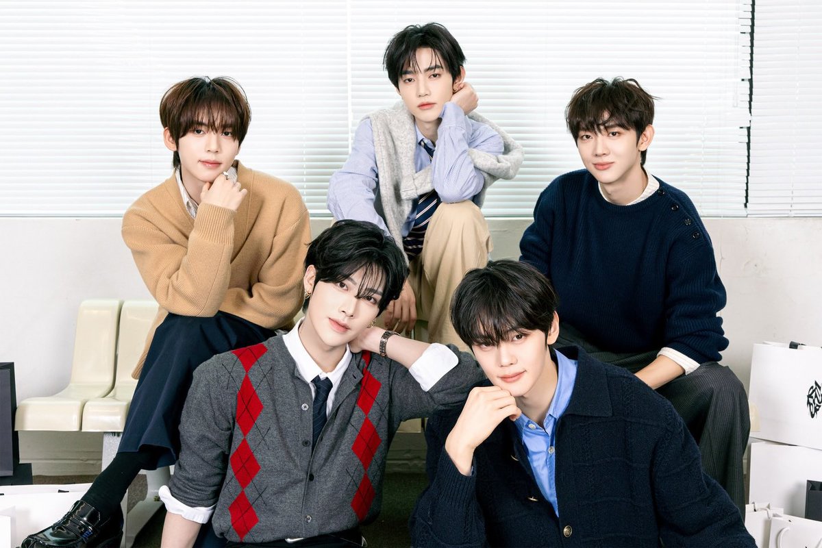 달 tweet media
