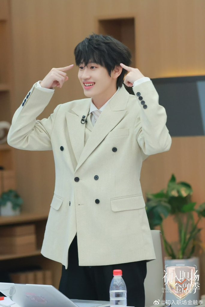 AllForLiuZhang's tweet photo. 🎥 06.04.2026 | 初入职场金融季 Weibo Update

: 📷【EP03】ภาพนิ่งของหลิวจางพร้อมให้ชมแล้ว
การให้เกียรติผู้หญิงมาเป็นอันดับแรก ตามด้วยการปกป้องอย่างเข้มแข็ง
เปิดเผยตัวตนที่แท้จริงของ AK LiuZhang

🔗 https://t.co/0GHjcSg25e

#AK_FinanceSeason
#LiuZhang #AK刘彰 #หลิวจาง #เอเค https://t.co/qr3Xa5rouK