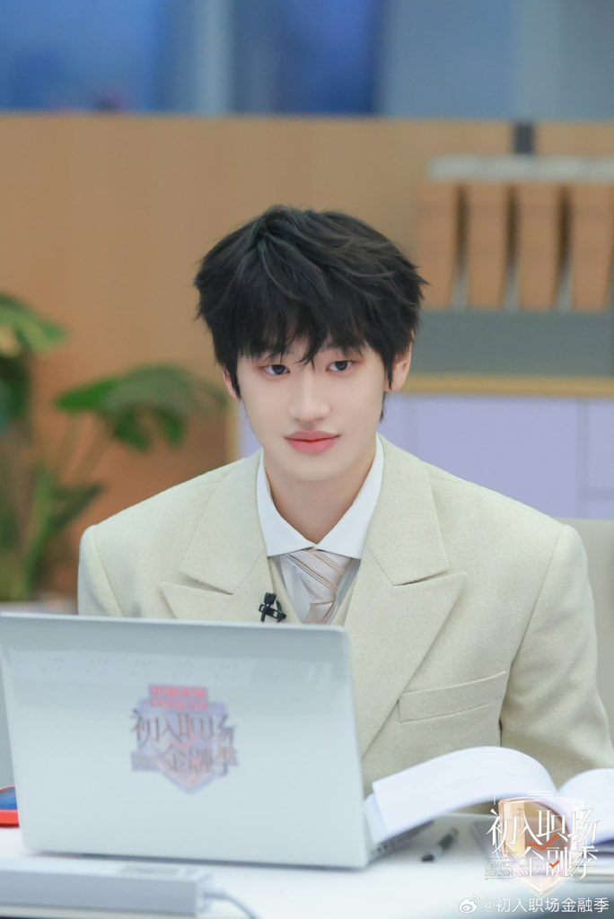 AllForLiuZhang's tweet photo. 🎥 06.04.2026 | 初入职场金融季 Weibo Update

: 📷【EP03】ภาพนิ่งของหลิวจางพร้อมให้ชมแล้ว
การให้เกียรติผู้หญิงมาเป็นอันดับแรก ตามด้วยการปกป้องอย่างเข้มแข็ง
เปิดเผยตัวตนที่แท้จริงของ AK LiuZhang

🔗 https://t.co/0GHjcSg25e

#AK_FinanceSeason
#LiuZhang #AK刘彰 #หลิวจาง #เอเค https://t.co/qr3Xa5rouK