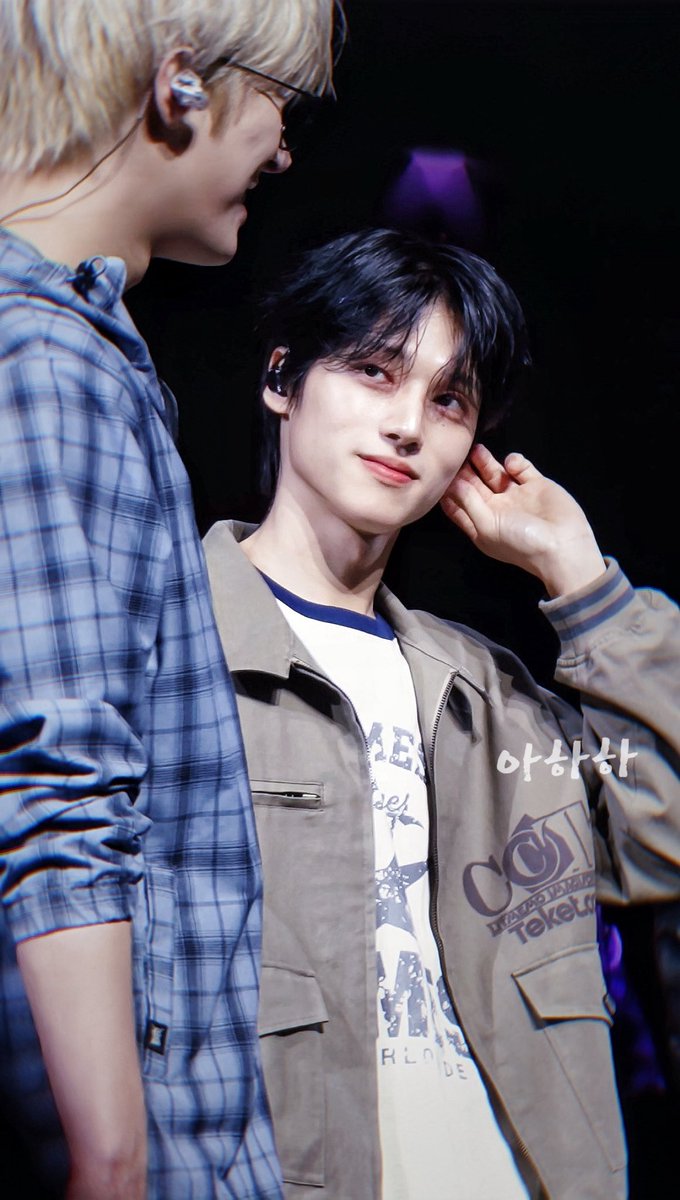 아하하😎 tweet media