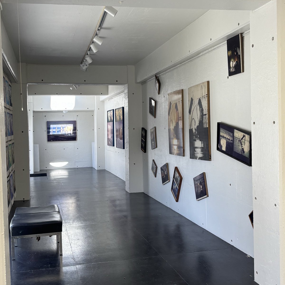 【SEISHI NAKAMOTO Photo Exhibition2026】

開催中です。

1階『CUT THE PICTURE』
2階『CUT THE LANDSCAPE』

80年代の空気をまといながら、40年近く経ったいまも色褪せない、不思議な空間になりました。

開催期間: 2026.4.3-5.25
開催日時: 金土日月　11:00-17:00

ぜひお立ち寄りください。