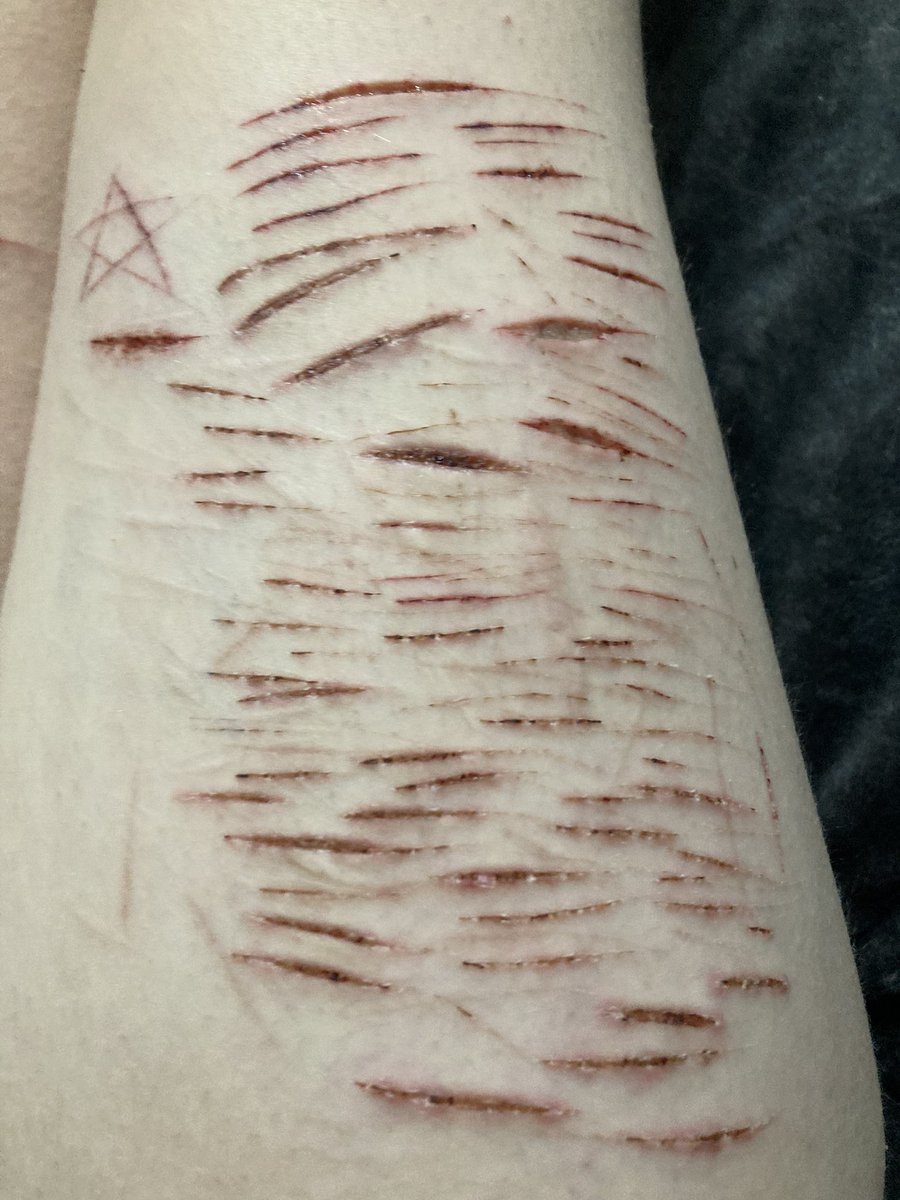 Glam of shtwt 🎸☆⋆｡𖦹°‧★ tweet media