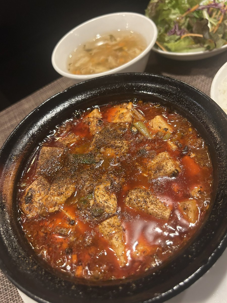 raaaaaaamen_man's tweet photo. ランチにSEN YOさんで四川麻婆豆腐。グツグツで出てきた麻婆豆腐、シビカラでめっちゃ美味い！米がいくらあっても足りない。大盛りにしたら良かった。この麻婆豆腐は大当たり！

#SENYO https://t.co/GlZQu0eOoq