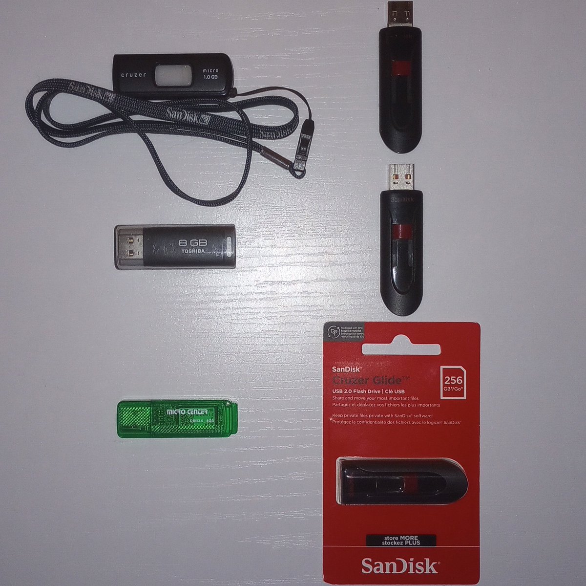 LegendLittleMac's tweet image. With SanDisk 2.0 Cruzer Glide 256GB USB added, I now have six flash drives for my collection because today is National Flash Drive Day #USB #usbflashdrive #flashdrive #flashdriveusb #flashdriveday #nationalflashdriveday