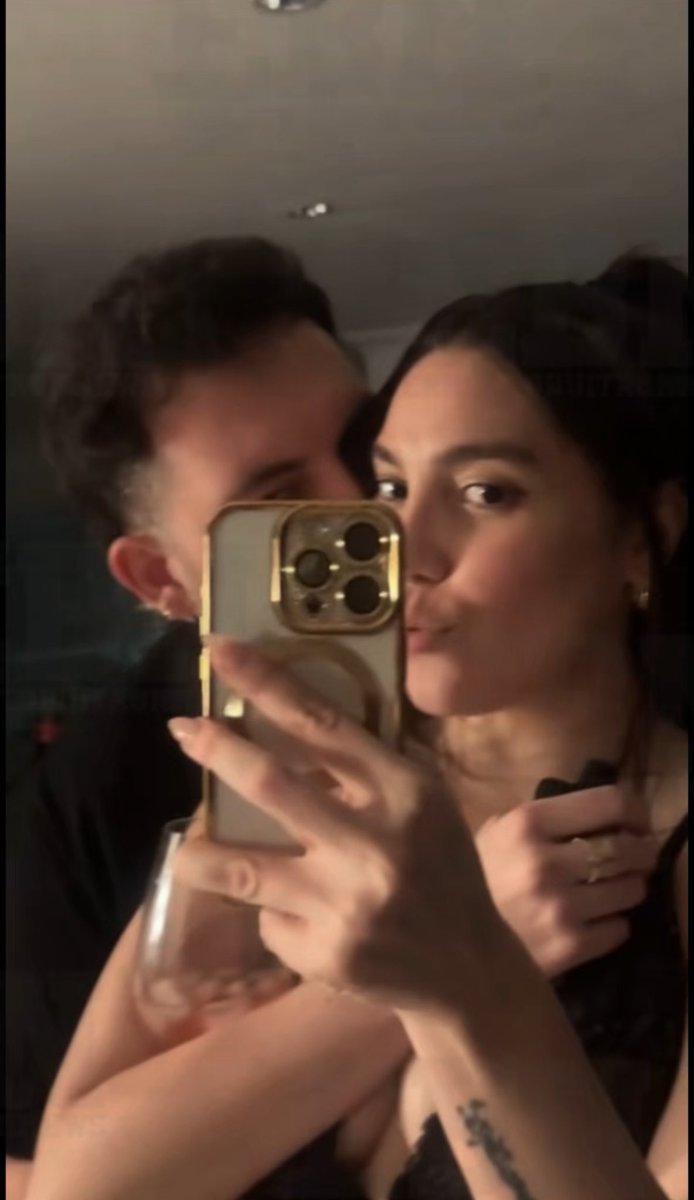 ERNESTOBUITRON's tweet photo. ♥️ Frida Sofía vuelve a creer en el amor 😱 tras su fracaso con Christian Estrada la hija de Alejandra Guzmán se ha vuelto a ENAMORAR
#ebninforma #ernestobuitronnews #fridasofia https://t.co/rO2BgtsSkZ