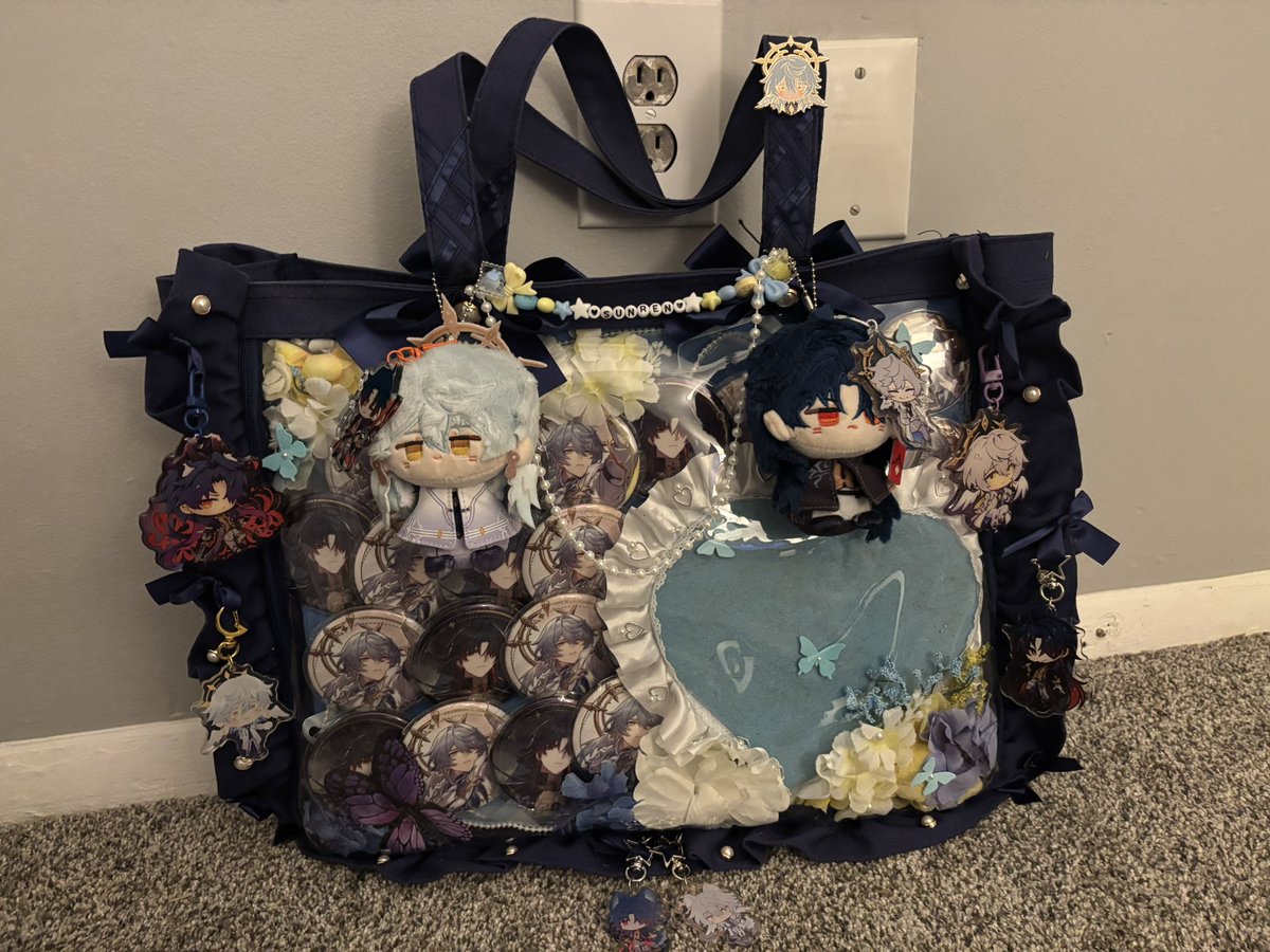 moekerel's tweet photo. MY CUTIEFUL NEW ITA BAG !!!!
my darlings ever sunren ill love u forever (better pics l8r!!!)
#sunren #sunblade #renday https://t.co/1jYWGIwkjL