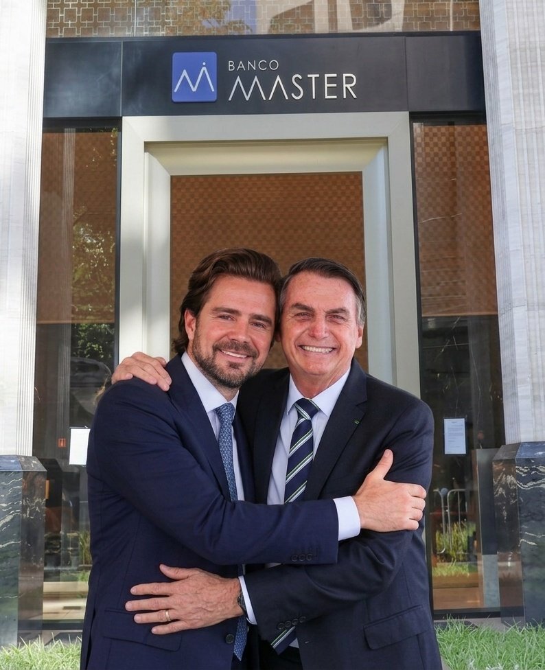 🚨 BREAKING NEWS 🚨
Bolsonaro foi responsável por mudar as regras do INSS para beneficiar o Banco Master.

BOLSONARO AJUDOU VORCARO
BOLSONARO FAVORECEU MASTER
LULA TETRA 2026

Entenda como foi 👇🧵