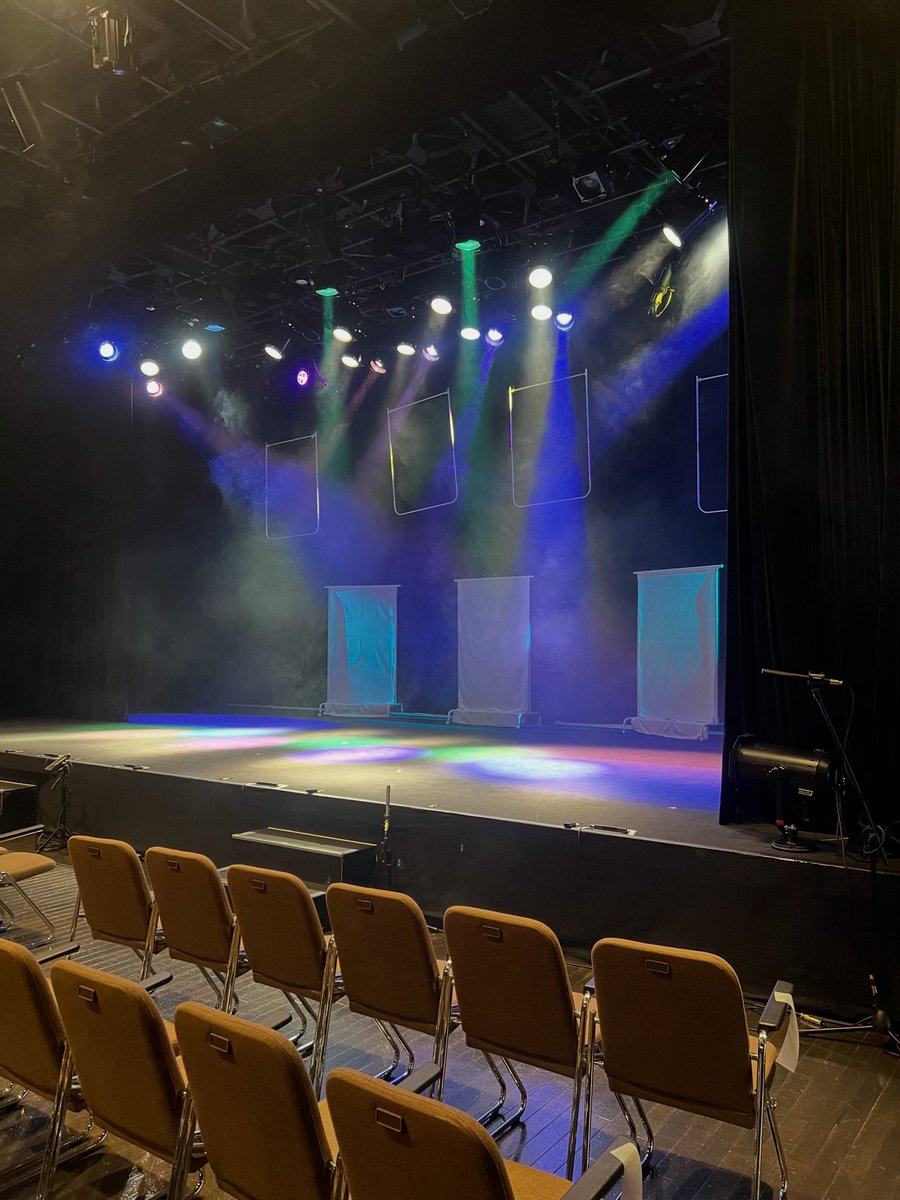 新開地アートひろば
Row After Row
皆大きな怪我等無く
無事に終了しましたー
荷下ろしも終了です。

終演後の客席の熱量が
この作品の素晴らしさを物語っていました。

皆さま本当にお疲れ様でした。
またどこかで会えますように♪