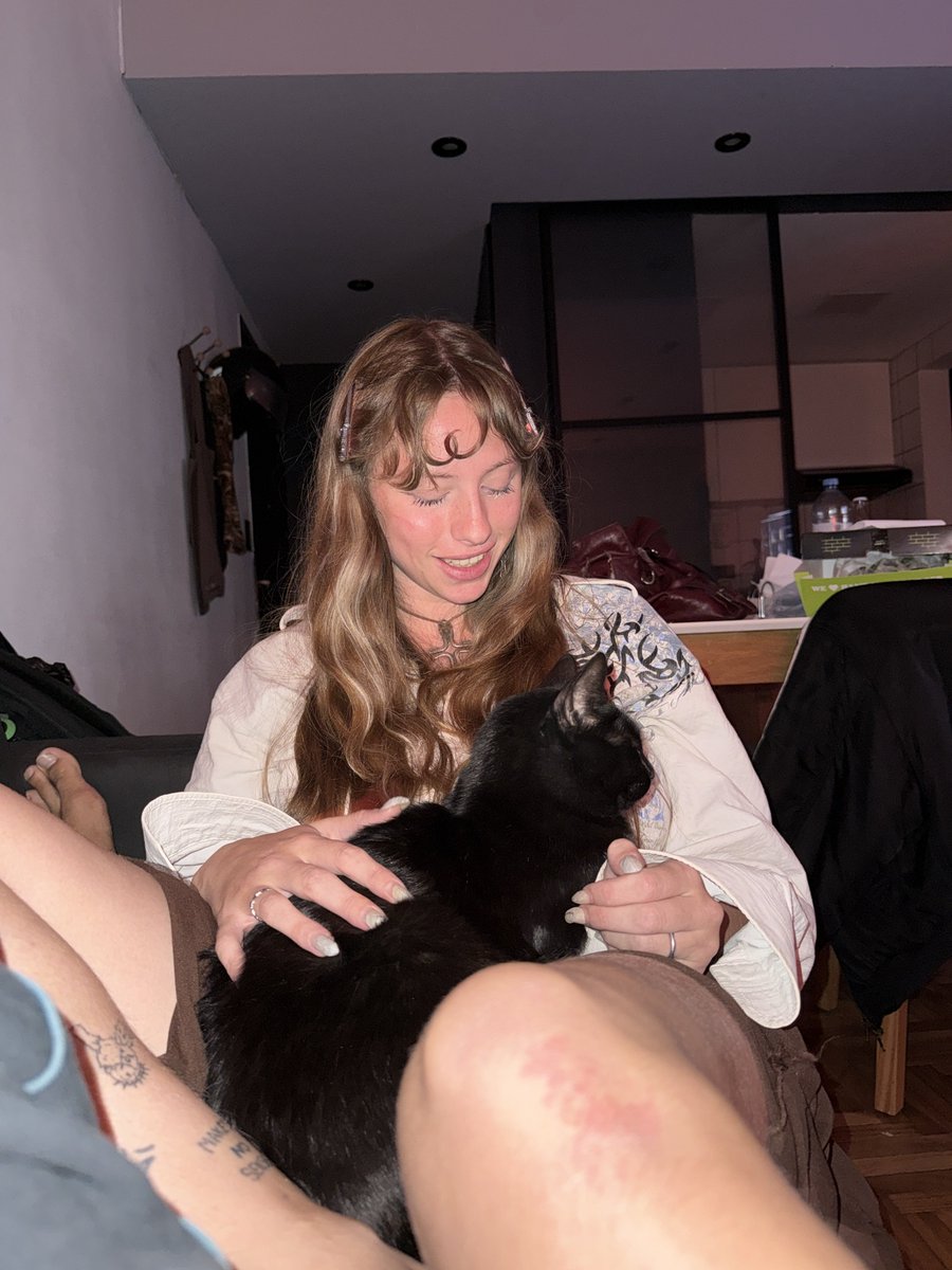 KnxdntlveU tweet media