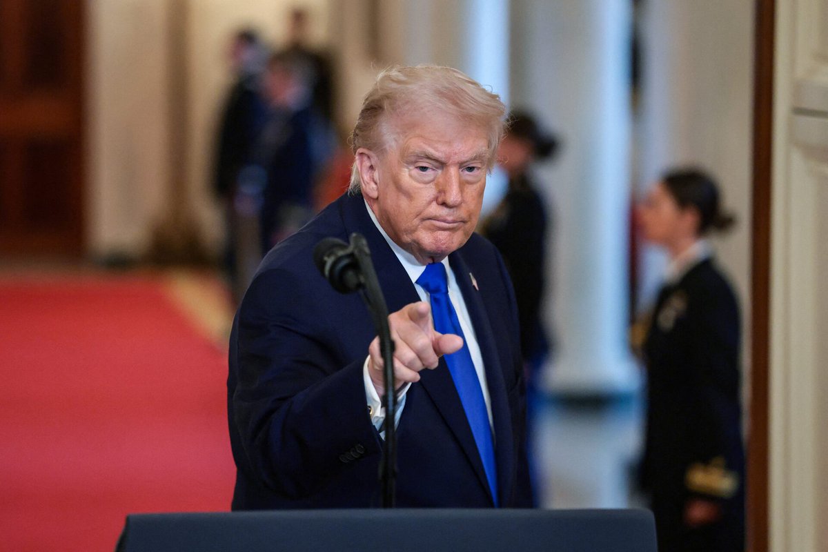 9y17's tweet image. 🚨 عاجل | تحديث مفاوضات إيران قبل انتهاء المهلة:

كشفت منصة "أكسيوس" عن تحركات مكثفة تجري حالياً بين الولايات المتحدة وإيران، بمشاركة وسطاء إقليميين، بهدف التوصل إلى اتفاق لوقف إطلاق النار لمدة 45 يوماً، قد يمهّد لإنهاء الحرب بشكل دائم، وذلك وفق مصادر أمريكية وإسرائيلية وإقليمية