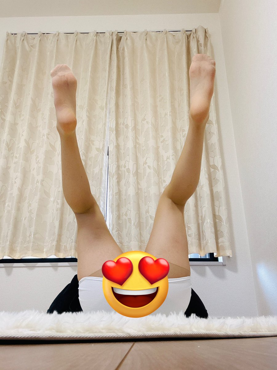 タイトミニスカート白バージョン５です♪
Vの字やってみました😆
白ミニスカはこれが最後ですm(_ _)m

もしスタンプ無しみたい方がいれば
いいねとRTしてDMに来てください❤️
#足フェチ
#脚フェチ
#太ももフェチ
#パンスト
#女装
#女装さんと繋がりたい
#男の娘