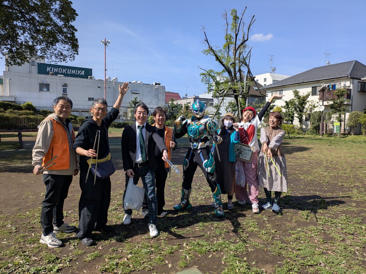 KaichonoTweet's tweet photo. 毎月第一月曜日は
定期清掃活動

季節が一歩進んだことを感じる
朝でした

#リベスト中道通り店
#knlab
#おそうじ本舗吉祥寺店
#小さないやしのテーマパーク
#たかの総合整骨院
#banolab
#Earthアカデミア
#nakayoroya
#中道通り商店会
#定期清掃
#蒼象神ザナ
#えりこお姉さん https://t.co/5AMYfvgSOC