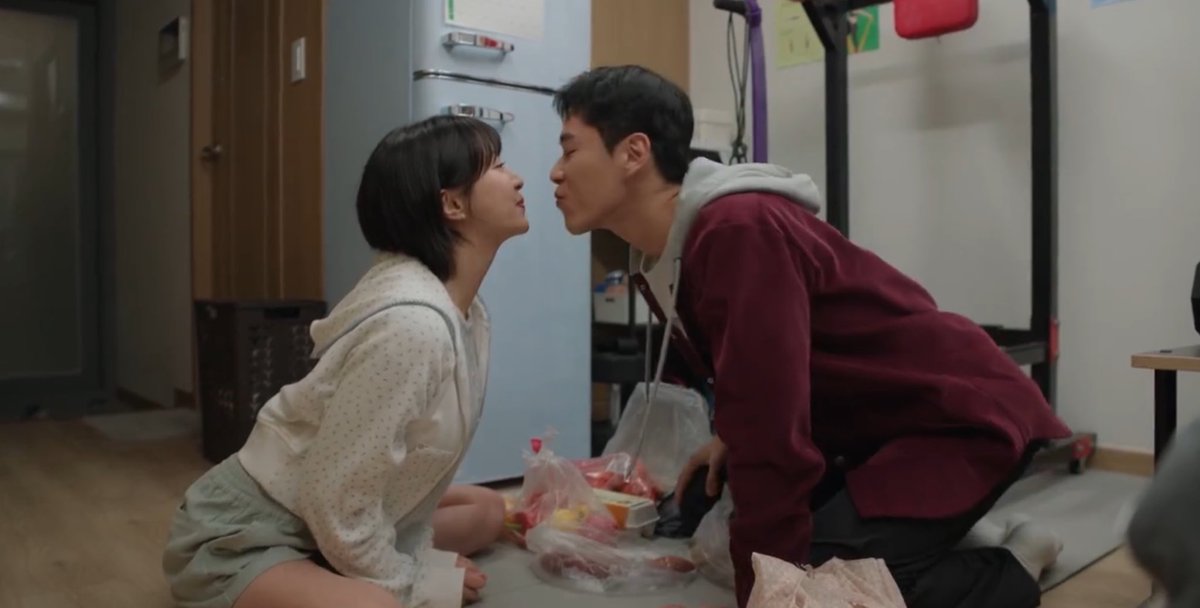 FerRoDaSi's tweet photo. Happy ending!💘
Amé #thepracticalguidetolove romcom bien ligero, sin Ricos fastidiosos ni villanos.
#HanJiMin linda, nunca decepciona, #ParkSungHoon un greenflag  adorable!
Y Últimamente estoy amando al tercero y #LeeKiTaek no fue la excepción
#thepracticalguidetoloveep12 
100/10 https://t.co/kuUJYO7Rpt