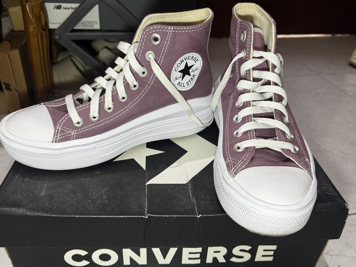 anotherthena's tweet image. WTS - want to sell 👟

preloved Converse Chuck Taylor All Star Move Hi (Platform) in dusty pink/mauve

warna yg lumayan rare💟‼️

size EU 38 | very good condition (jarang bgt dipake)

🏷️900k (nego)

#wts #wtb #sepatu #preloved #zonajajan #zonauang