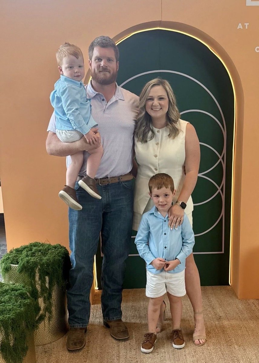 Coach_Cam71's tweet photo. Happy Easter from The Blankenship’s! #HeIsRisen https://t.co/Jn0YBMoriN