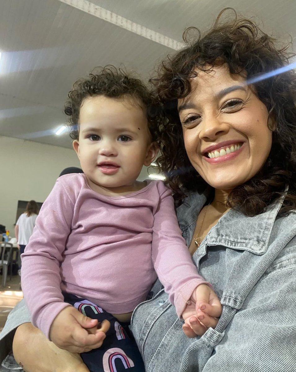bidenovela's tweet photo. Maeve com a neném que faz a filha da Suellen em #DNAdoCrime
Fico besta como ela parece mesmo com a Maeve! 

2024 x 2026 🥹 https://t.co/nL2BcaL1fF