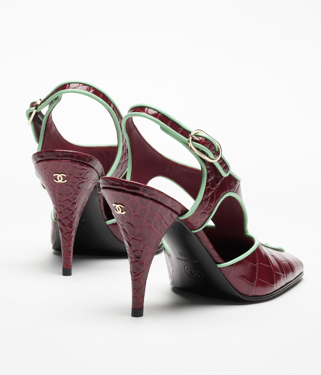 These BURGUNDY MINT slingback heels of ✨️Chanel✨️ Spring/Summer 2026.🪡