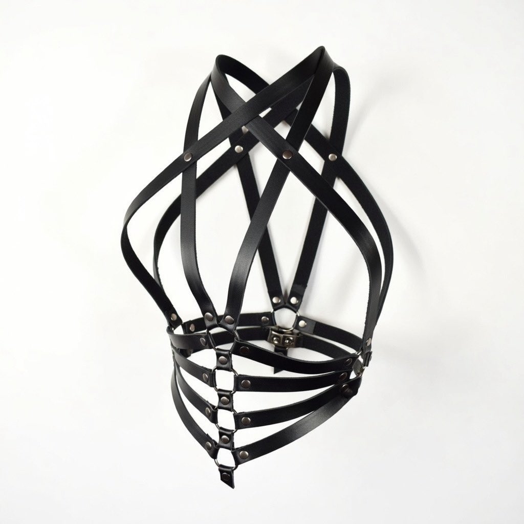 ねえ
@grok 
一枚目の画像のしぐれういに二枚目の衣装に着替えさせて 