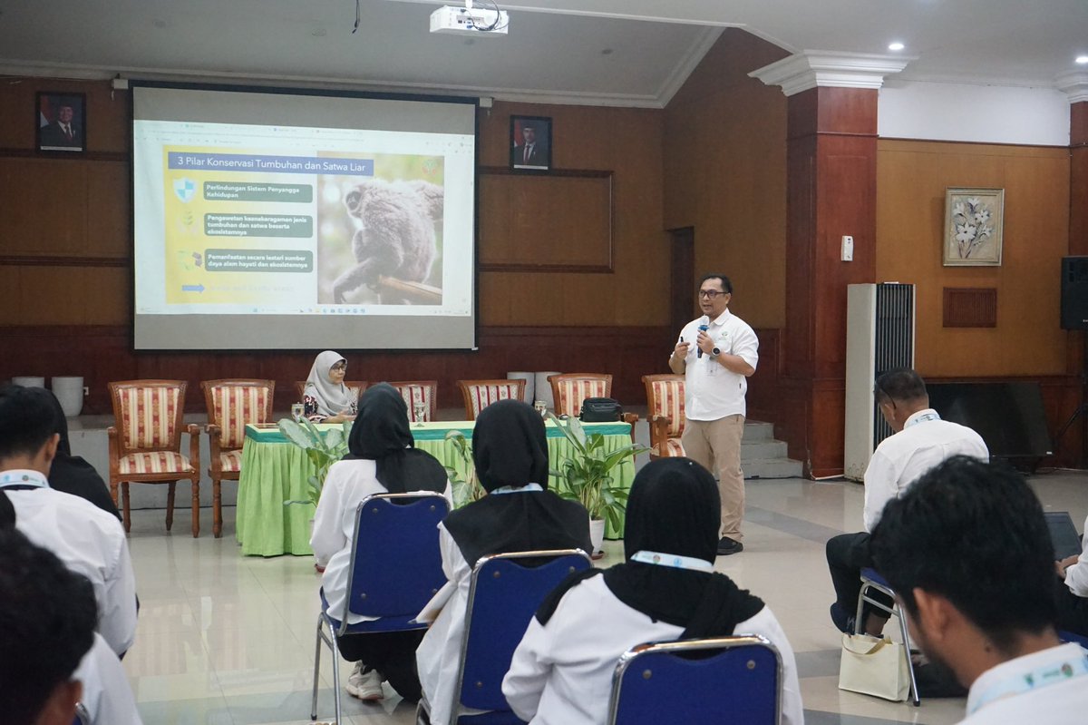 FAOIndonesia's tweet image. #Today @fao &amp;amp; @kemenhut_ri launched the 🌎 ‘s first Frontline Field Training Programme for Wildlife, Environment, Biodiversity &amp;amp; Ecosystems (FTP-WEBE).

#wildlife officers will strengthen conservation, disease detection &amp;amp; response using #OneHealth approach🤝

@Pandemic_Fund