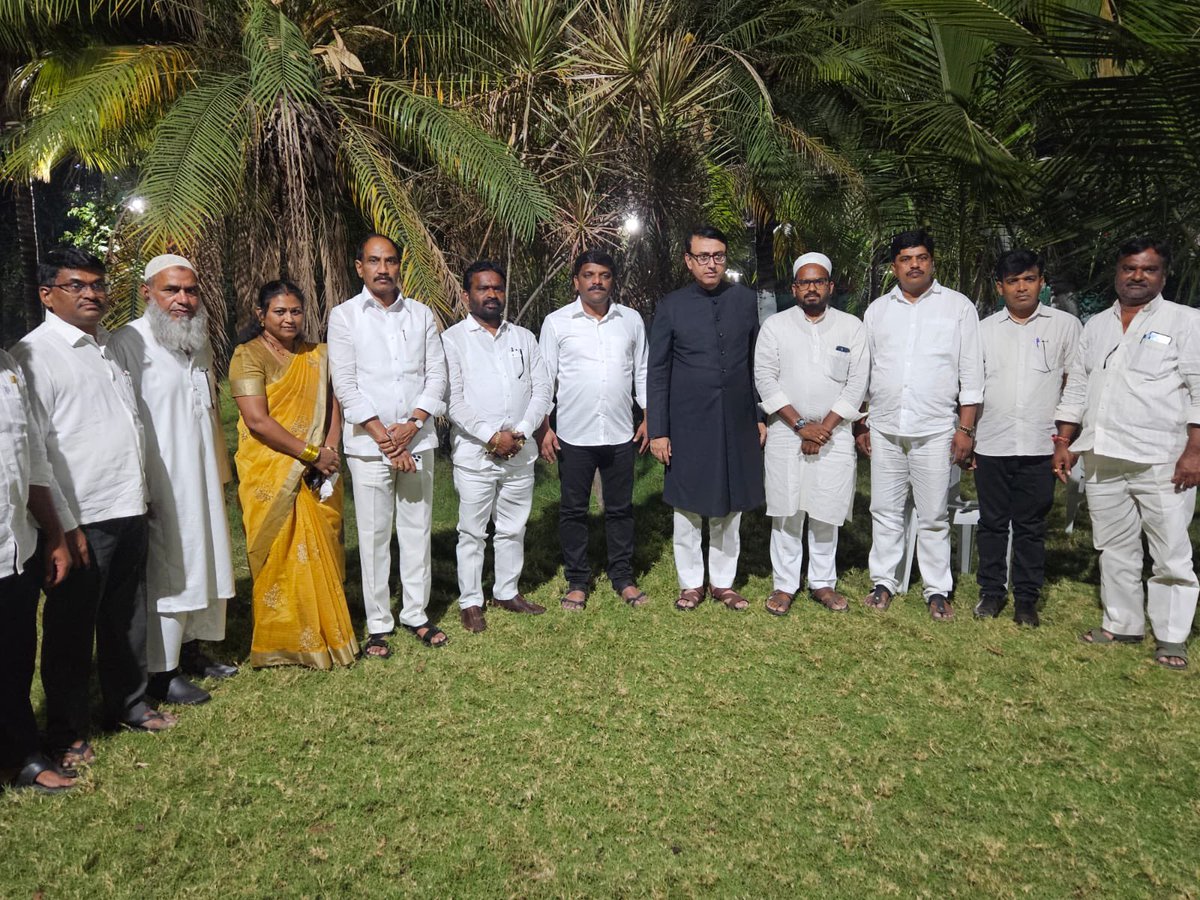 jabbarrasheedi's tweet photo. Under the leadership of @IamwithMallanna (MLC & @TeenmarMallanna President), along with Vatte Janayya Yadav and Amjed Ullah Khan, a key meeting was held.

✨ Moulana Abdul Jabbar Rasheedi played a central and impactful role.
BC & Minority issues, GHMC elections, and future political strategy were discussed.

💯 Strong leadership. Clear vision. Community empowerment.

#TRPParty