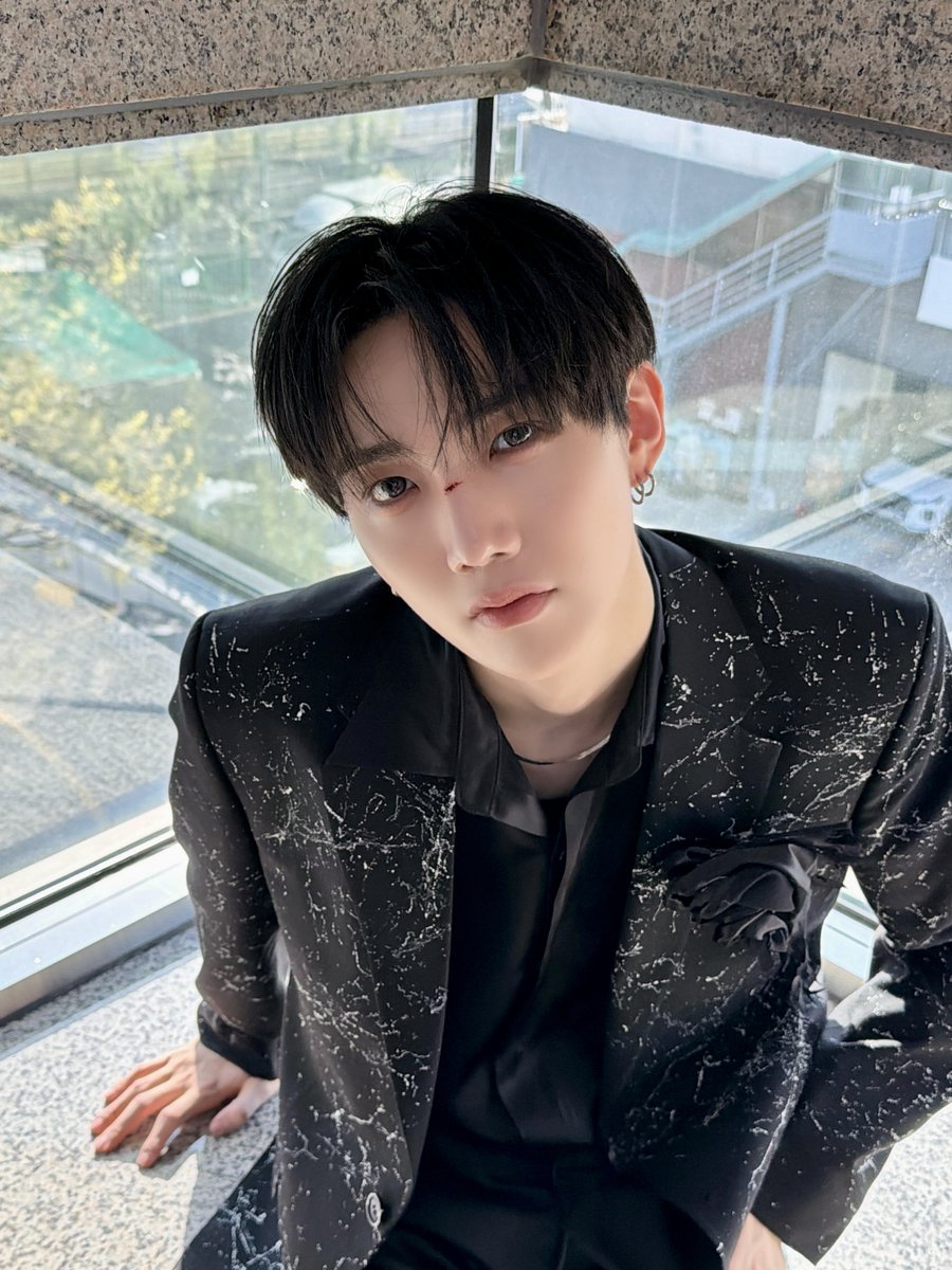 ALL(H)OURS tweet media