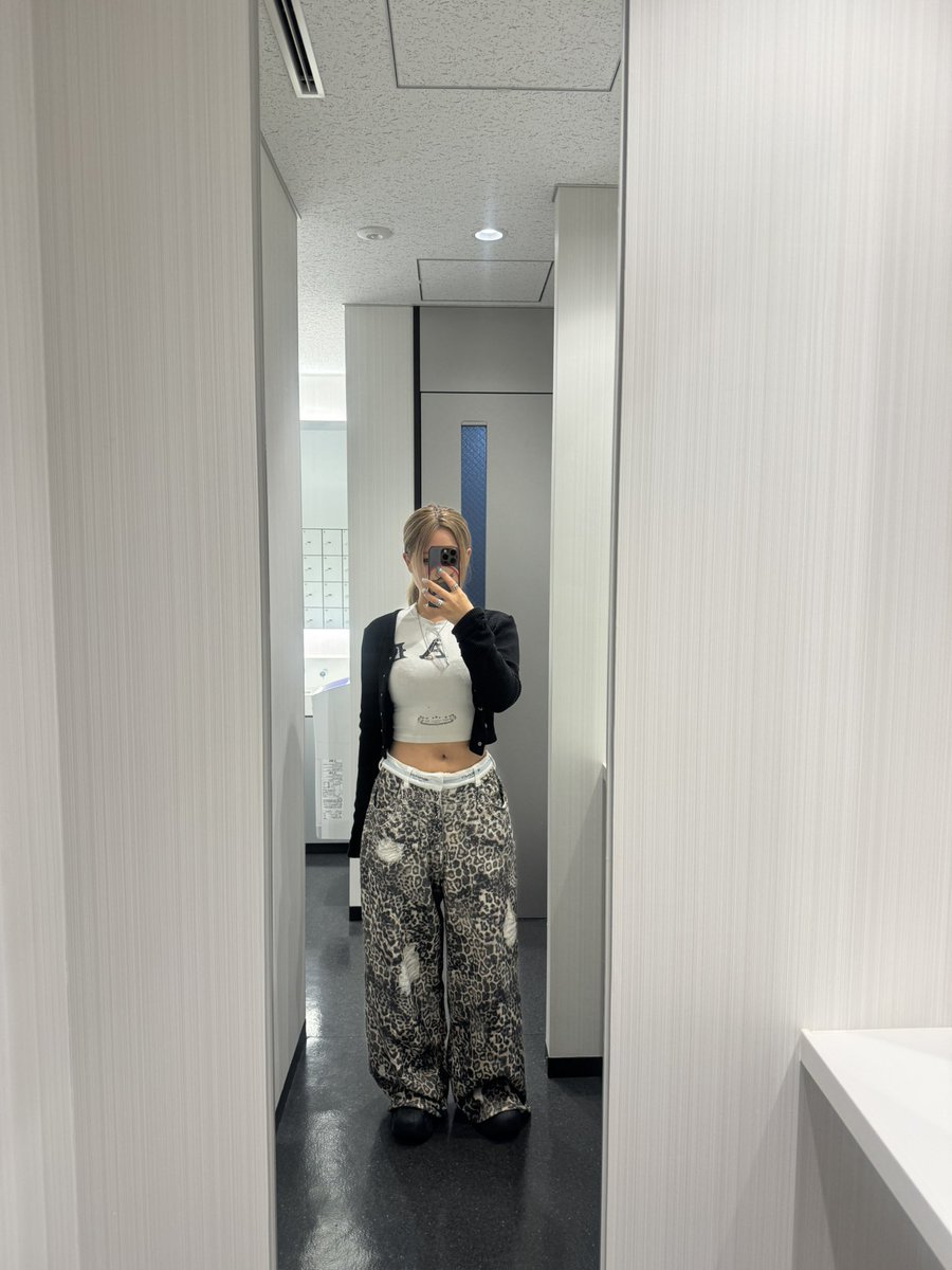 rinring_nt's tweet photo. 最近もっぱらこのシルエット
想像してた30歳の仕上がりではない😀 https://t.co/AuqVQwZWG2