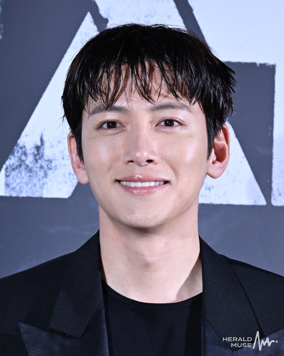 Kkorepo's tweet photo. 【フォト】#チョン・ジヒョン、#チ・チャンウク、#コ・ス、#ク・ギョファン ら「#群体」制作報告会に出席
🔗https://t.co/TDPTOVxk2M https://t.co/5crVg8prFG