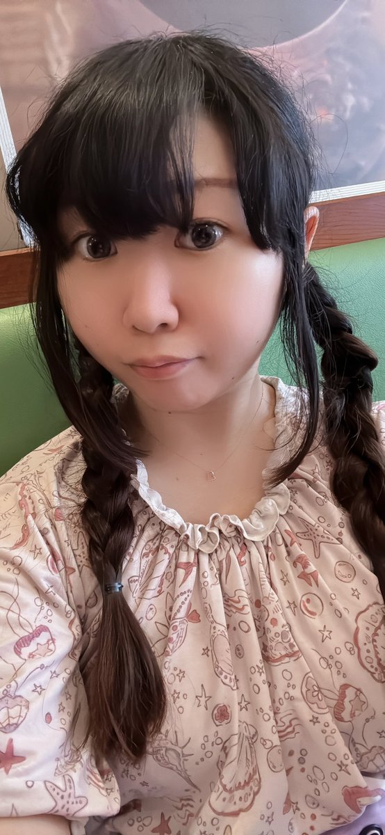 あめちゃんず朝ごはん完了〜🐱🐹🐍

やっとカフェでの紅茶タイム☕

毎回この顔になるwww 
「生きてる…」って感じ😂

多頭飼育の朝は大変だけど、この一杯でほっと一息。

今日もみんな元気でよかった💕
と思いきやパフが吐いたー🤮
続くようなら病院デスね🏥

#ちとせの飼育日記 #あめちゃんず