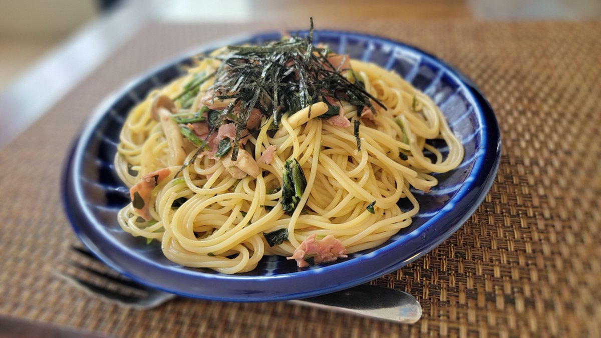 お昼ごはんは
和風パスタ
具はベーコンとキノコとほうれん草
では、今日は観劇へ行ってきます👀
#おうちごはん
#お昼ごはん
#観劇前の男爵