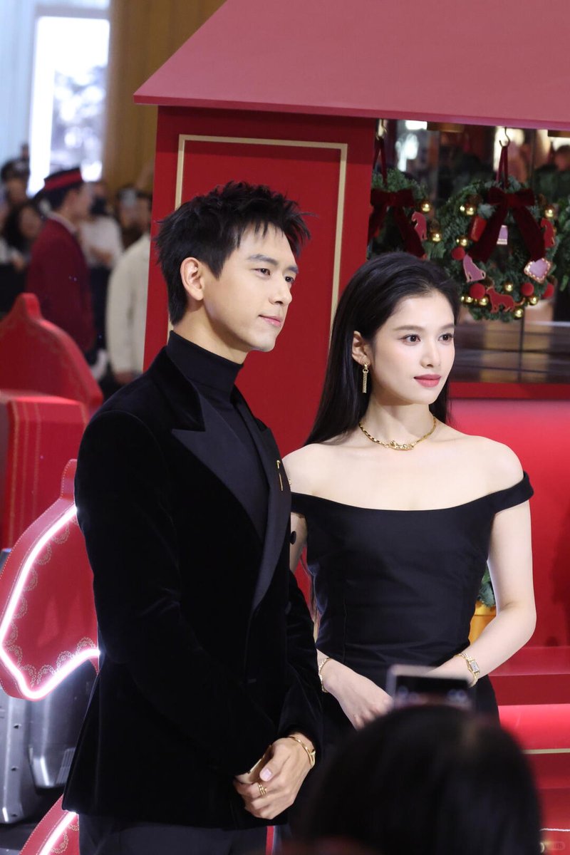 🎬 👸 เตรียมถ่ายทำซีรีส์ใหม่ 

 ซีรีส์ #雾里青
แพลตฟอร์ม​ : IQIYI 
นักแสดงนำ :   หลี่เซี่ยน, จางจิ้งอี๋ 
ผกก :  Chu Yuning (ผกก.แกล้งจุ๊บให้รู้ว่ารัก, The First Frost )​
ระยะเวลาถ่ายทำ : 100 วัน
เปิดกล้อง : 29 เมษายน​ 2026 
สถานที่ : กวางตุ้ง 

 #Zhangjingyi #LiXian