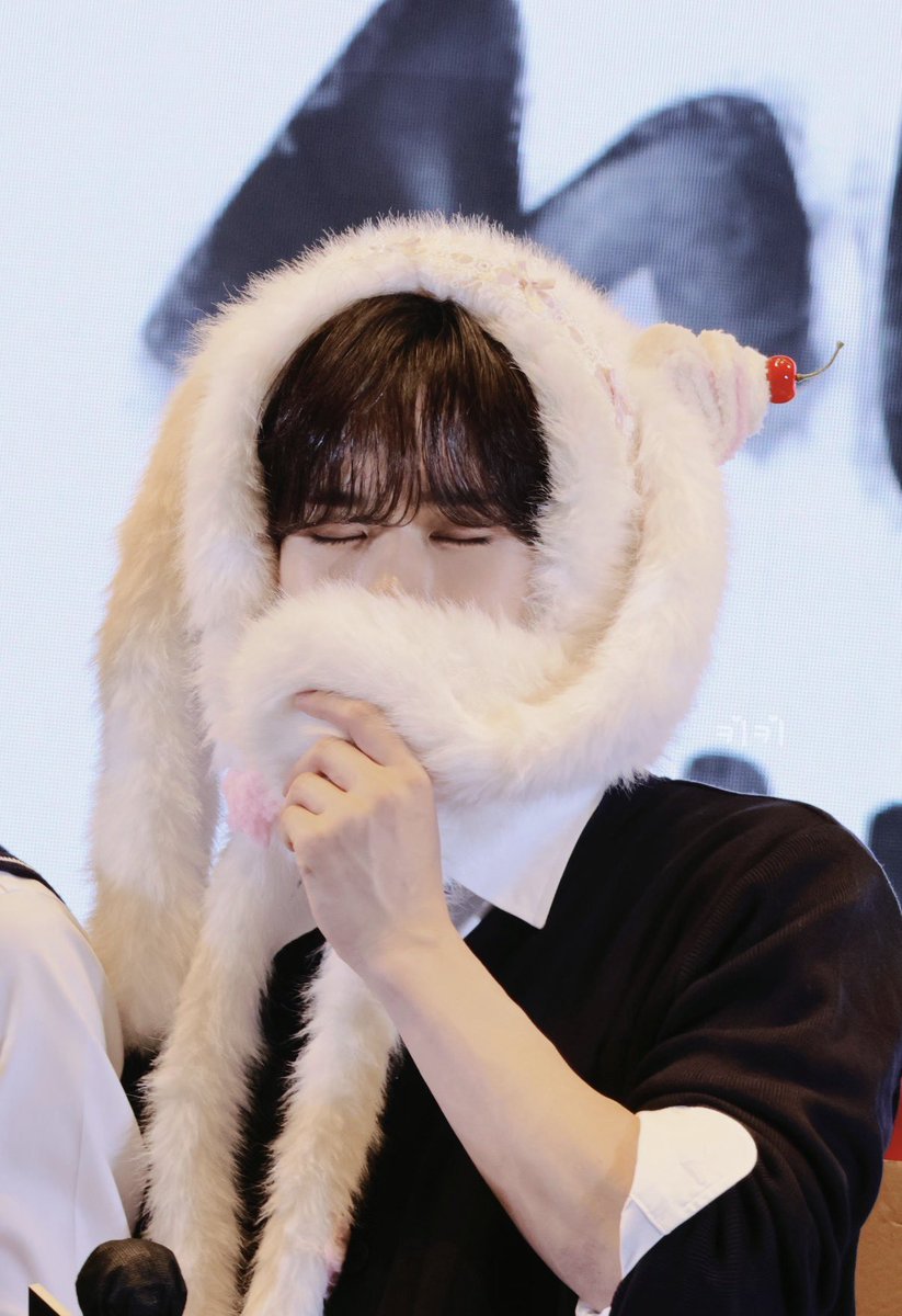 chlo ૮ ․ ․ ྀིა tweet media