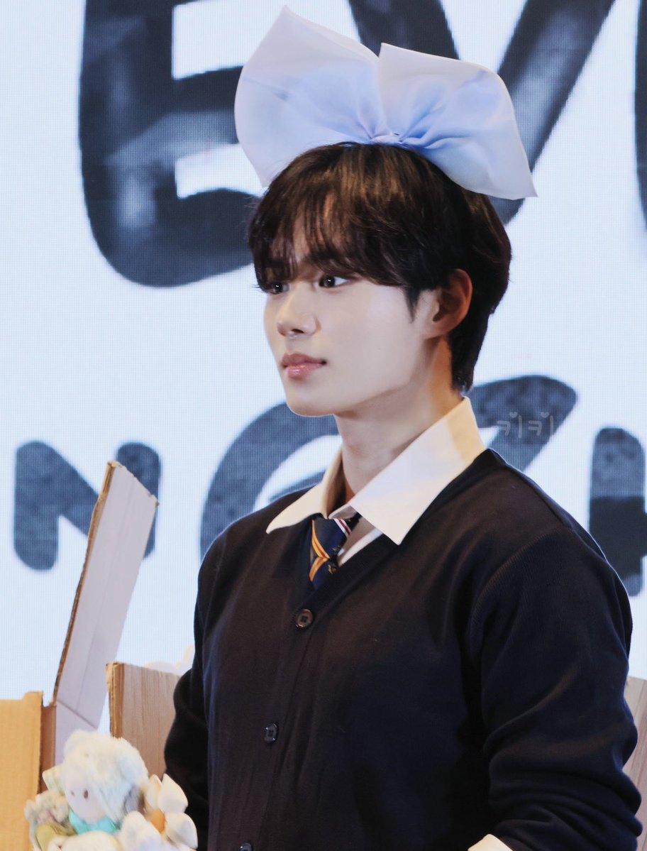 chlo ૮ ․ ․ ྀིა tweet media