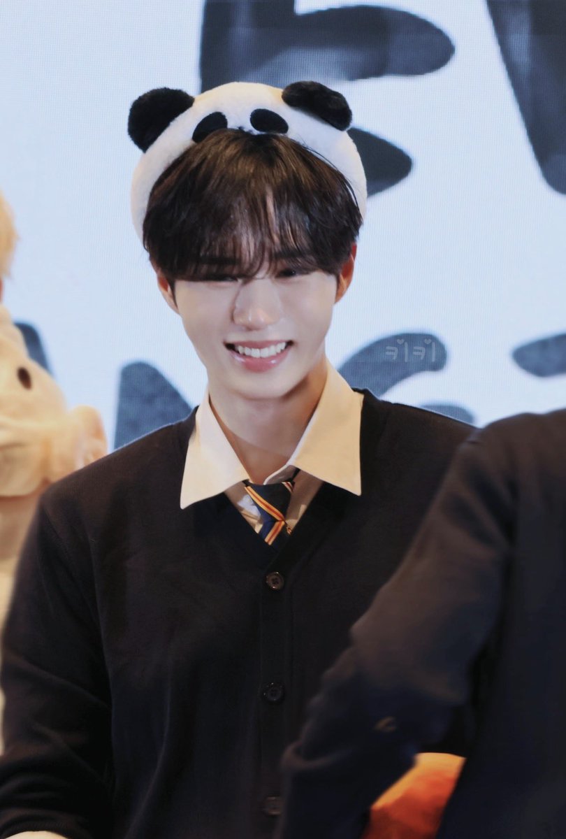 chlo ૮ ․ ․ ྀིა tweet media