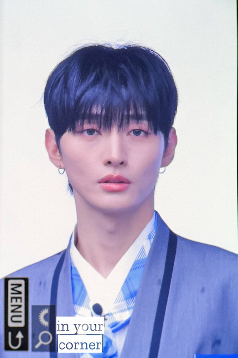 인유어코너 tweet media