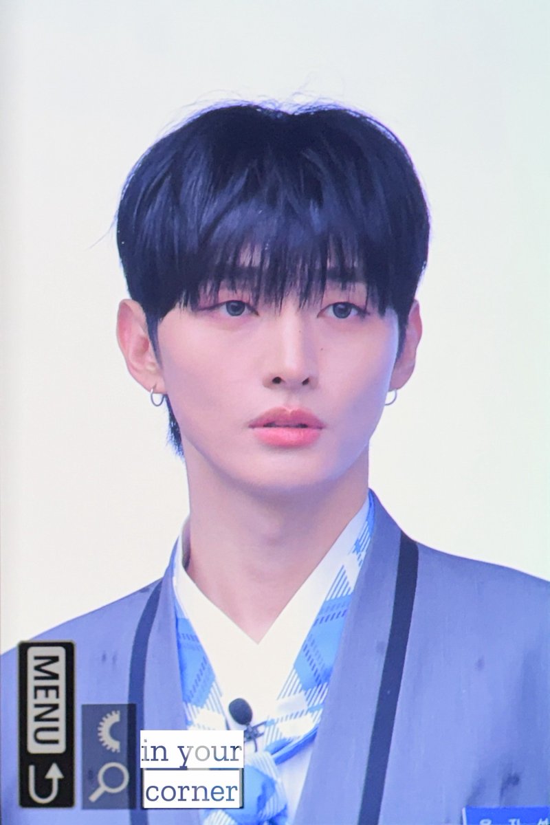 인유어코너 tweet media