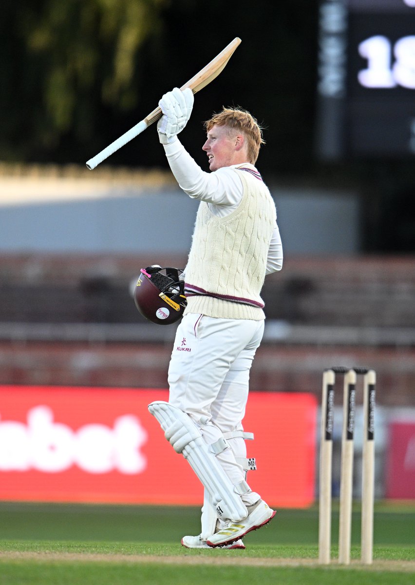 AntiBazballian ™ (Joe Root Paglu) tweet media