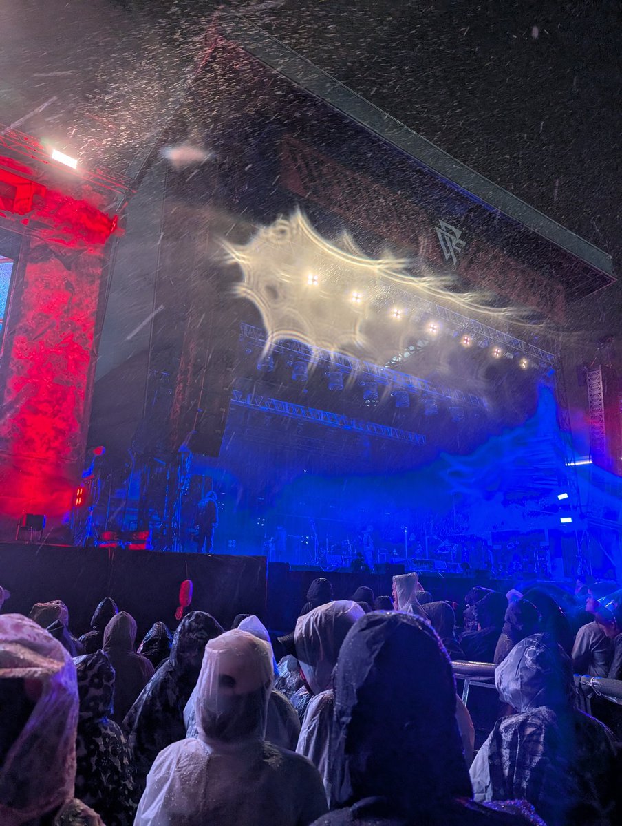 MarikoFirsttype's tweet photo. #DPF26
⁡初日⁡ 雨。朝からほぼずっと雨。⁡
⁡トリで大雨。一生分雨に打たれた☔⁡
⁡最高⁡
⁡⁡
⁡2日目 晴れた！ 昼間ポカポカむしろ暑い。⁡
⁡昨日との気温差えぐい。⁡
⁡後半曇ってきて寒い。⁡
⁡最高 https://t.co/Ozk6uOP9Xx