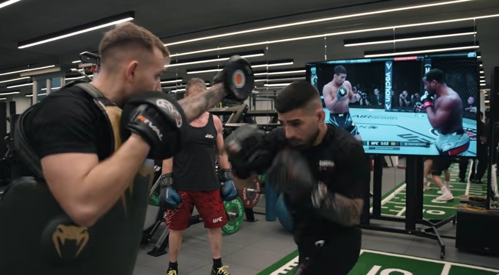 AWURED0 20-0 tweet media