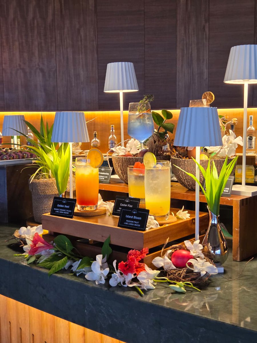 Kandolhu's tweet photo. Easter evening at Kandolhu Maldives🌸, where beachside flavours, sunset cocktails, and island serenity come together for a night to remember.
#KandolhuMaldives #EasterEscape #IslandDining #BeachsideVibes #IslandLife https://t.co/B3XqFRRIvJ