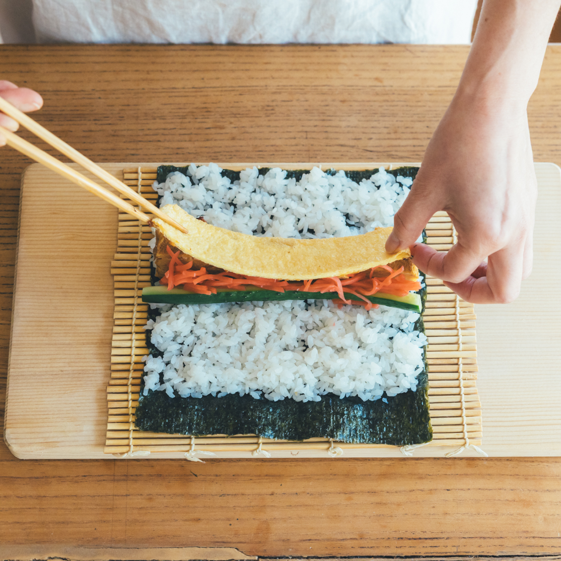 【春の海苔巻き】01：手軽に満腹、大満足。料理家さんの「定番のり巻き」 昔からのり巻きが朝食の定番だという、料理家の黄川田としえさんに、手軽で ...