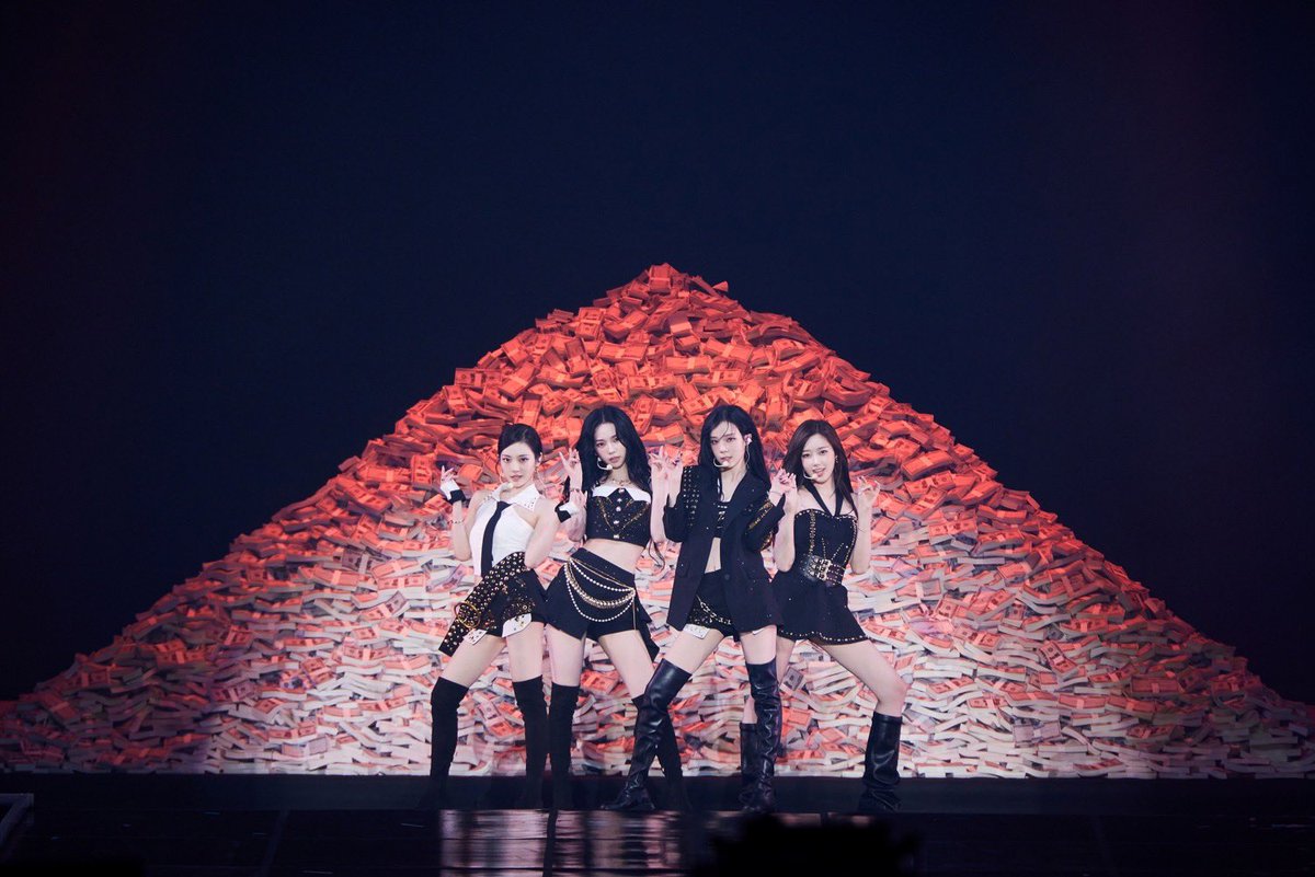 🦊🐶🌻🤍🩵💙☃️❄️ tweet media