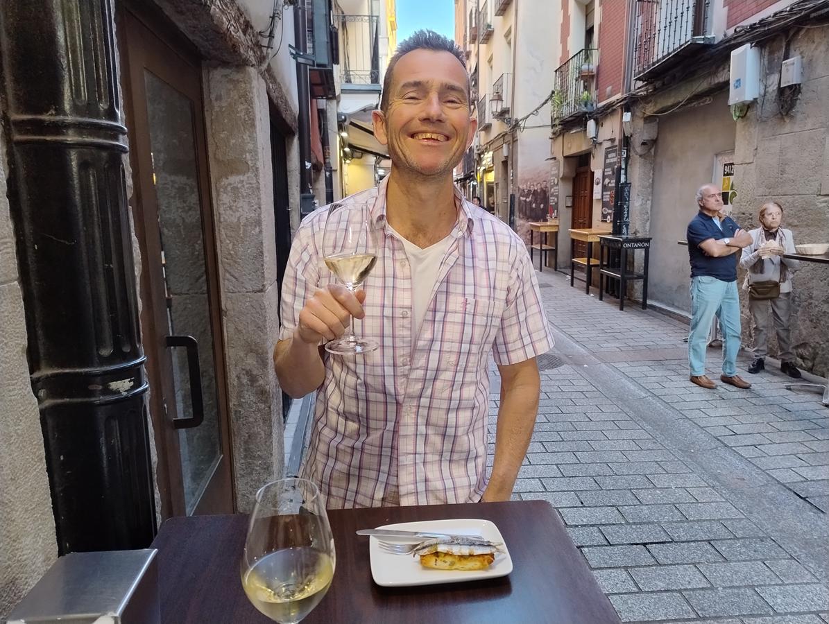 ADHalliwell's tweet photo. Out on the town in #Logroño last night. Got a friend in town, so it's 4 nights out of 5. The usual amazing #wine and food options at #Tastavin #TorresGastrobar and #Roots https://t.co/Qgwqcb24x7