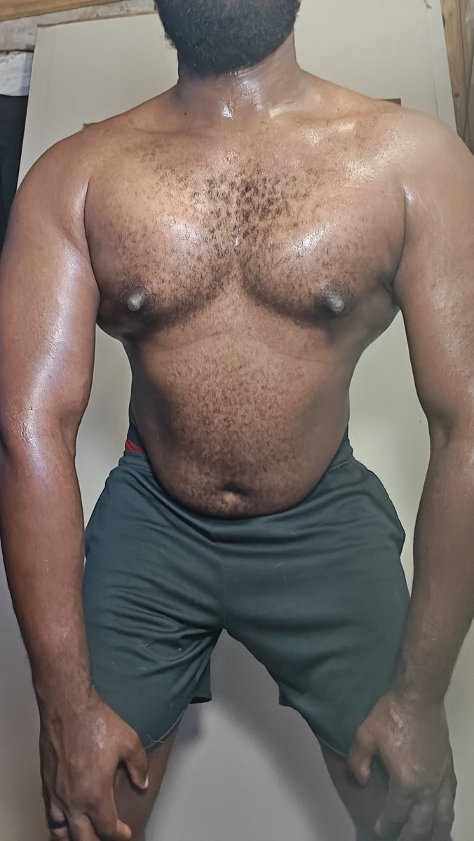 Zitheral's tweet photo. Chest and chocolate kisses it's what's for dinner. https://t.co/2QcSSkIODo