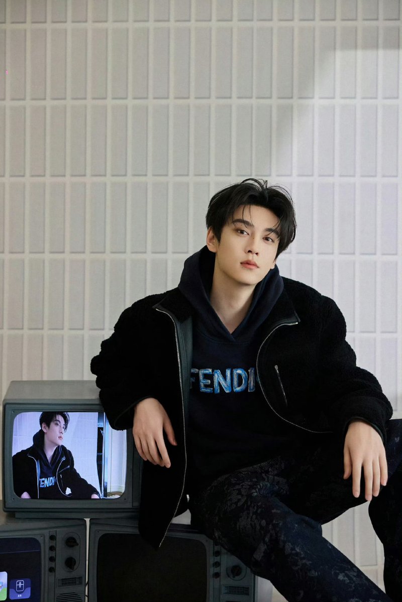 MniYu64544's tweet image. "I'm not scared of them. Truth hurts, doesn't it? 💁‍♂️" "Exactly! I'm just here to support my fave, not to babysit their feelings."
#TruthHurts #NotABabysitter #SupportMyFave #ClassyClapback #เถียนสวี่นิ่ง #TianXuning 🍋⚡️🌤️💅