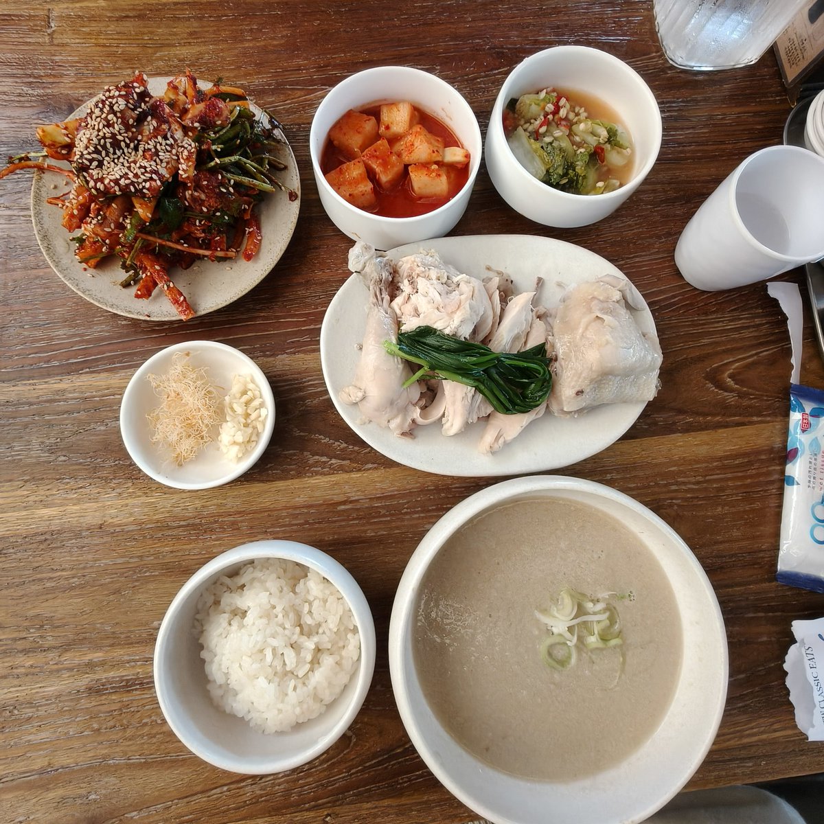 lapin8823's tweet photo. 무구옥 
開店前にキャッチテーブルで予約して、2時間半待ちでのランチ
欲張ってイカの和え物も注文
美味しかった！ https://t.co/c86o0NgVX8