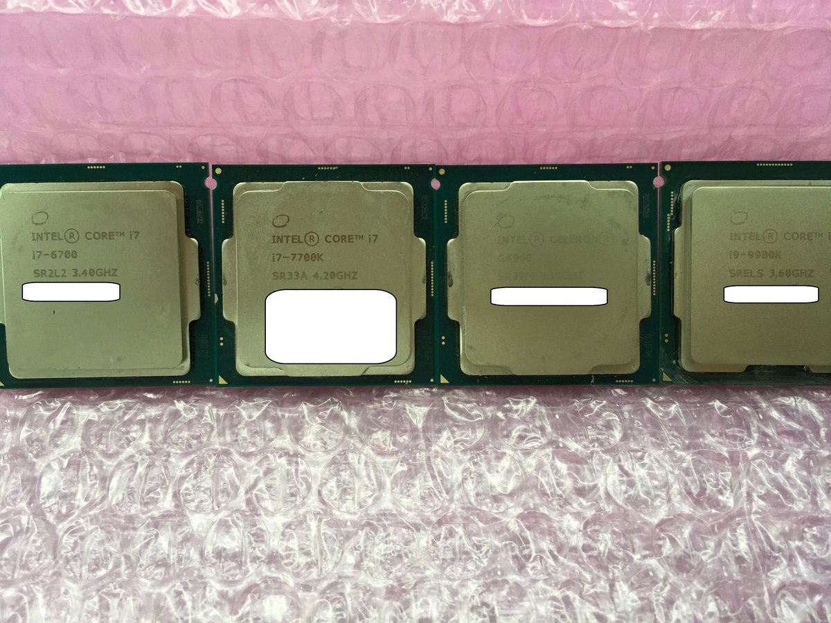 dospara_nanba's tweet image. 【Intel CPU】
動作検証のCPUを整理していたら、色々出てきたので
Celeron 400MHzから第12世代Core iまで並べてみました👀

シングルコアの時代からマルチコア、
そしてハイブリッド構成へ進化。

自作で使ったり、思い出に残っている世代、この中にありますか？

#Intel #CPU #ドスパラスタッフ