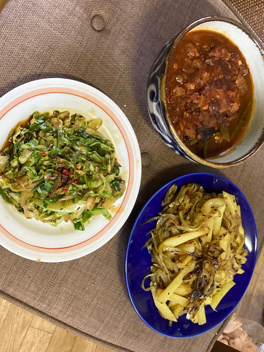 kavakaba's tweet photo. 諸々終わって完全にハイになってる.(自分しか食べないのにインド料理三品も作ってしまった) https://t.co/jGnLQx5PSQ