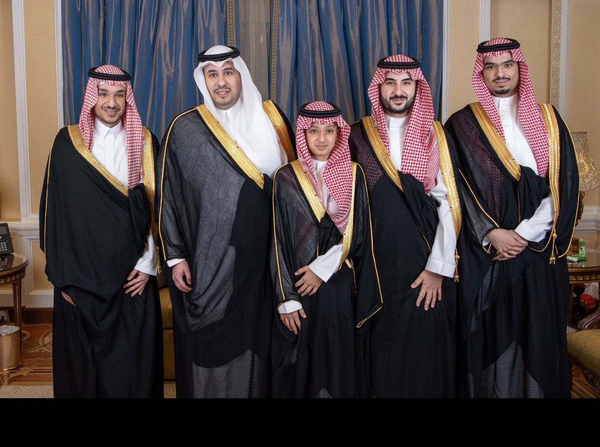 أبارك لسيدي صاحب السمو الملكي الأمير تركي بن سلمان بن عبدالعزيز آل سعود، بمناسبة زواجه على كريمة صاحب السمو الأمير مشعل بن خالد بن فهد بن فرحان آل سعود.
سائلًا المولى عزّ وجل أن يبارك لهما ويبارك عليهما، وأن يجمع بينهما في خيرٍ ومودةٍ، وأن يديم عليهما السعادة والتوفيق