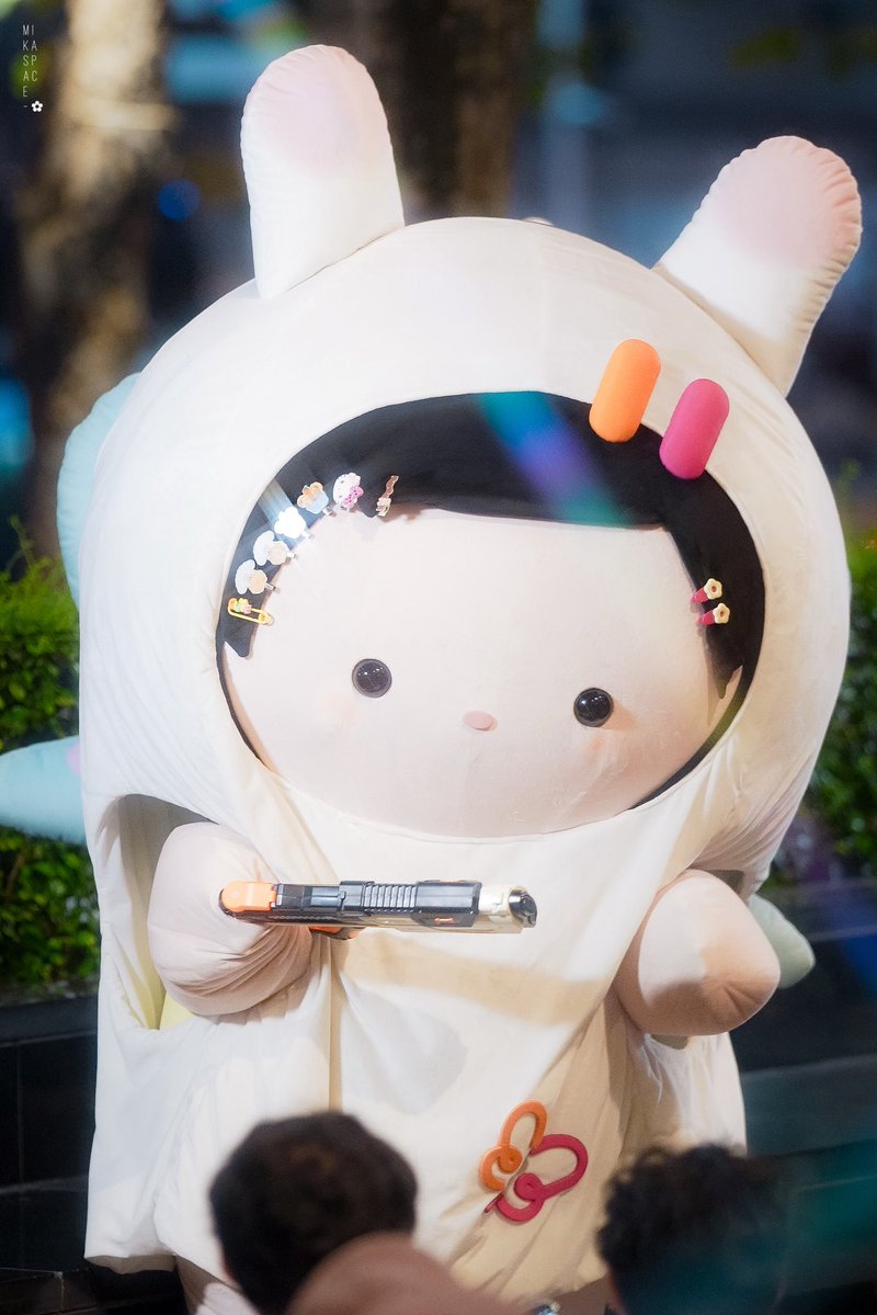 𝑀𝑖𝑘𝑎 tweet media